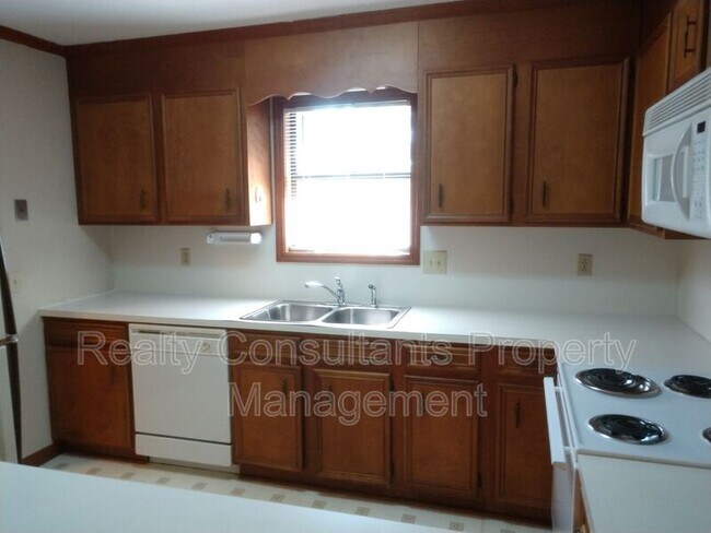 Building Photo - 302 Aspen Ct