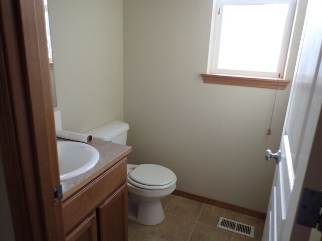 Building Photo - Beautiful 5 Bedroom Puyallup Home