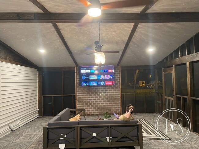 Building Photo - BEAUTIFUL FULLY RENOVATED HOME YOU WON'T WANT TO MISS!
