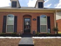 Building Photo - 121 N Brighton Dr