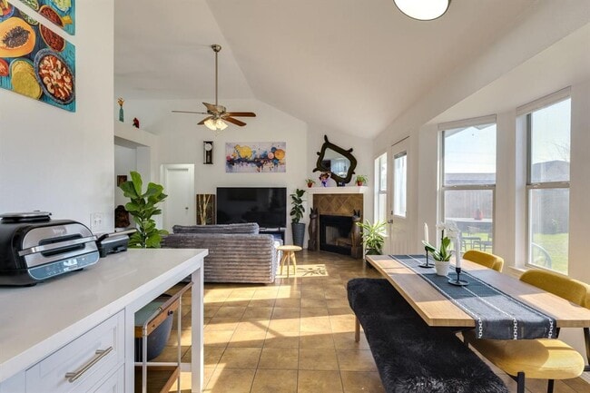 Building Photo - 507 Clear Spring Ln