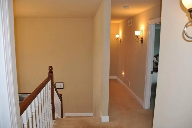 Building Photo - 4627 Sunburst Dr