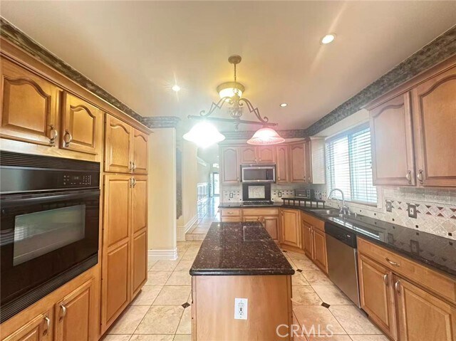 Building Photo - 928 S Bon View Ave