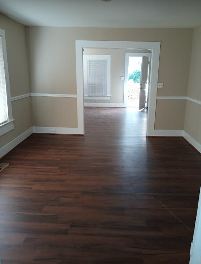 Building Photo - NOW AVAILABLE!! MOVE IN READY! MUST SEE ME!
