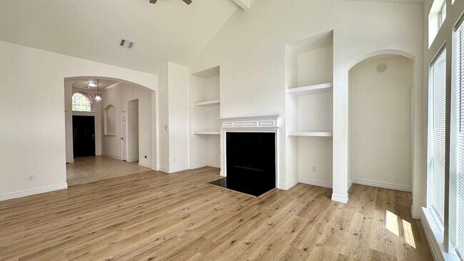 Building Photo - 7510 Golden Thistle Ln