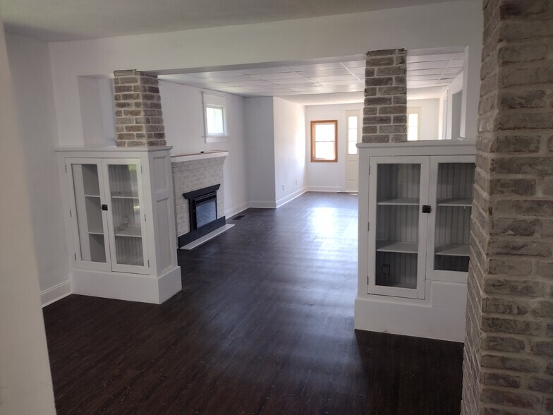 Building Photo - 337 W South St