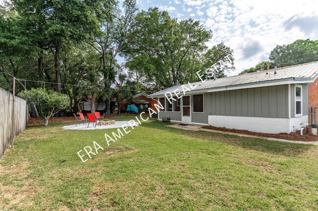 Building Photo - 305 Meggs Dr NE