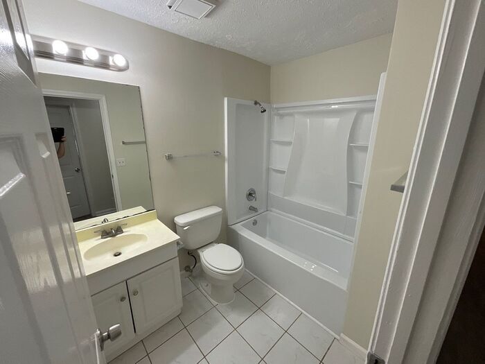 Building Photo - 2336 Pebble Rock E