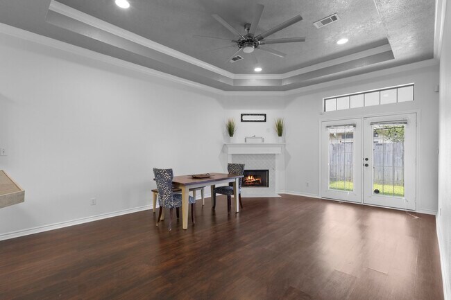 Building Photo - 405 Harbor Oaks Dr