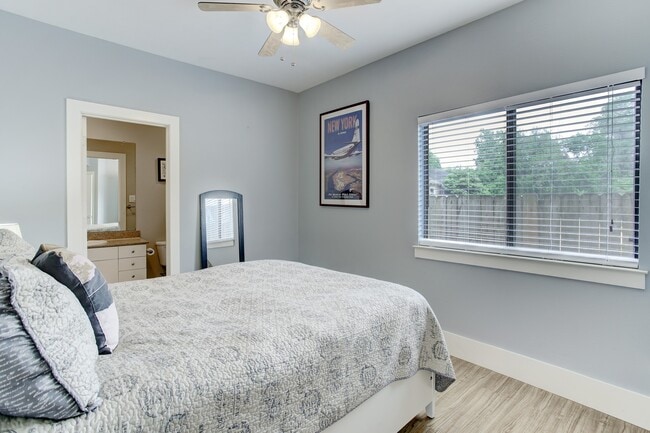 Building Photo - 408 Parker St