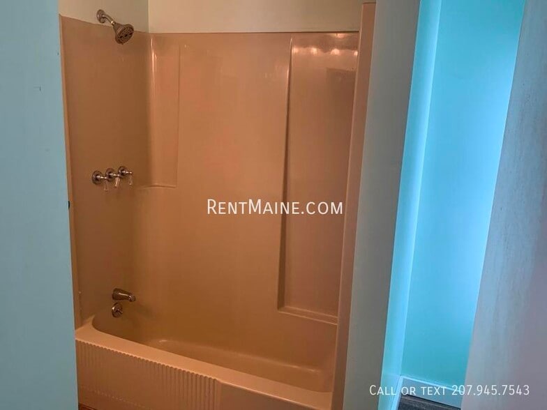 Building Photo - 322 Grove St