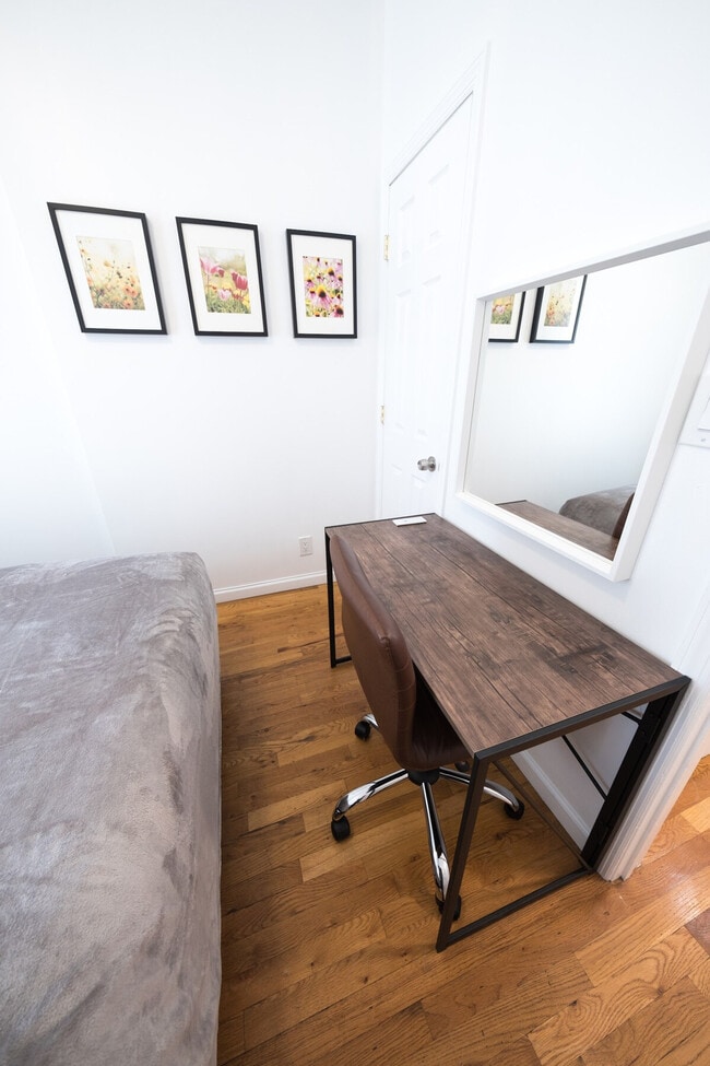 Building Photo - 301 E 104th St