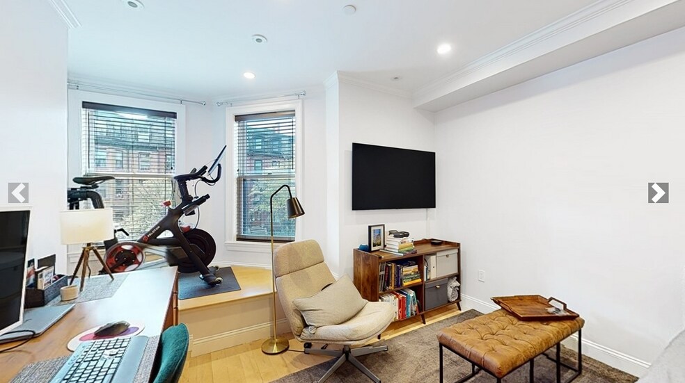 Building Photo - 296 Beacon St