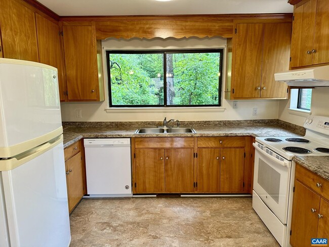 Building Photo - 143 Lake Saponi Dr