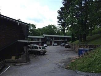 Building Photo - 203 Valley View Dr