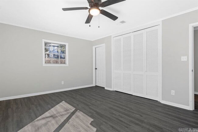 Building Photo - 2014 W Lakeview