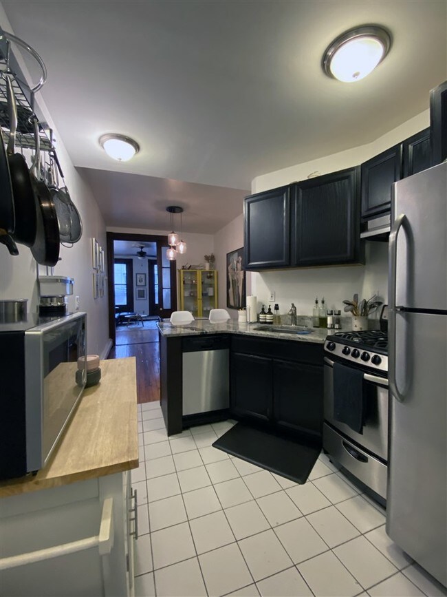 Building Photo - 206 7th St