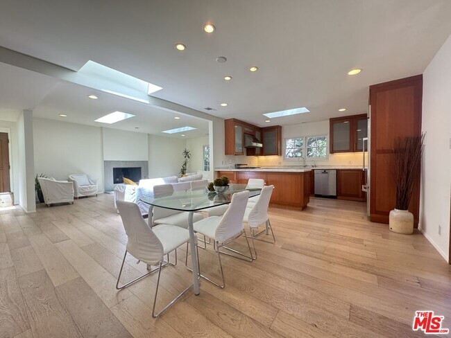 Building Photo - 7586 Woodrow Wilson Dr