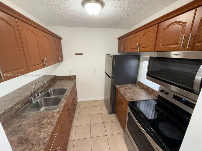 Primary Photo - 8560 N Sherman Cir