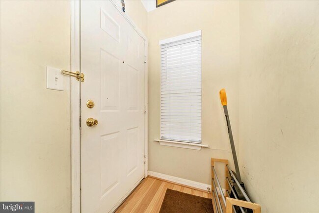 Building Photo - 6520 Lake Park Dr