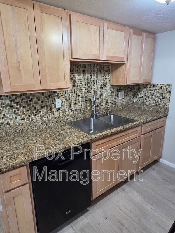 Building Photo - 710 W Cleveland Cir