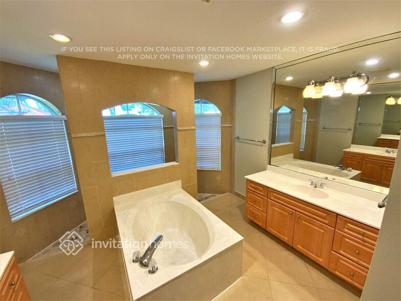 Building Photo - 101 Jacaranda Ct