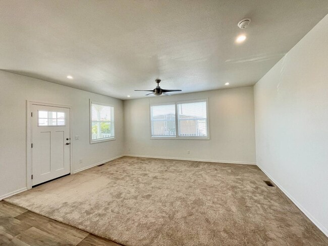 Building Photo - 34 Elm Via