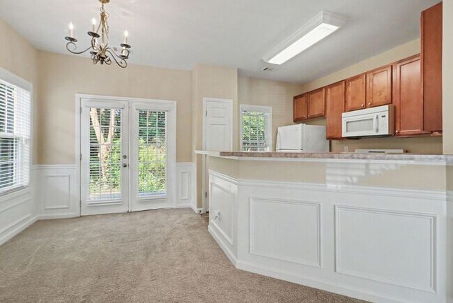 Building Photo - Exceptional 2BR/2.5BA End Unit Townhome in College Park!