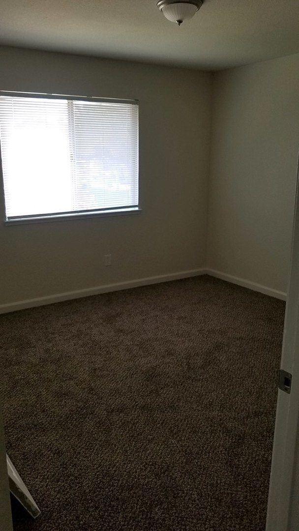 Building Photo - Tracy Gorgeous Renovated 4 Bedroom 2.5 Bat...