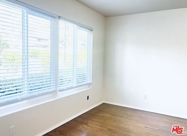 Building Photo - 1872 Alexandria Ave