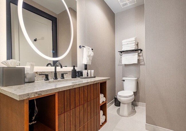 Building Photo - 1011 Canal St