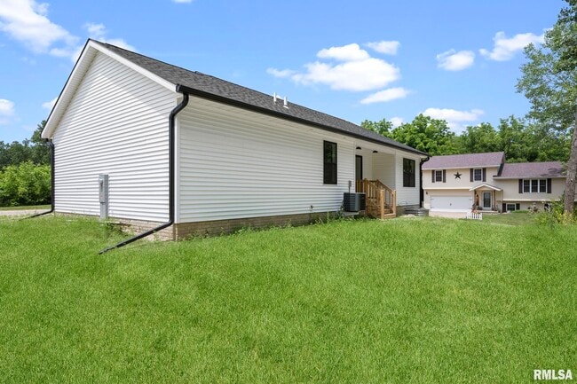 Building Photo - 813 WILLIAMS Way