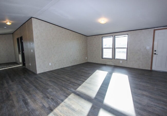 Building Photo - 3 bedroom 2 Bathroom - Horse Property