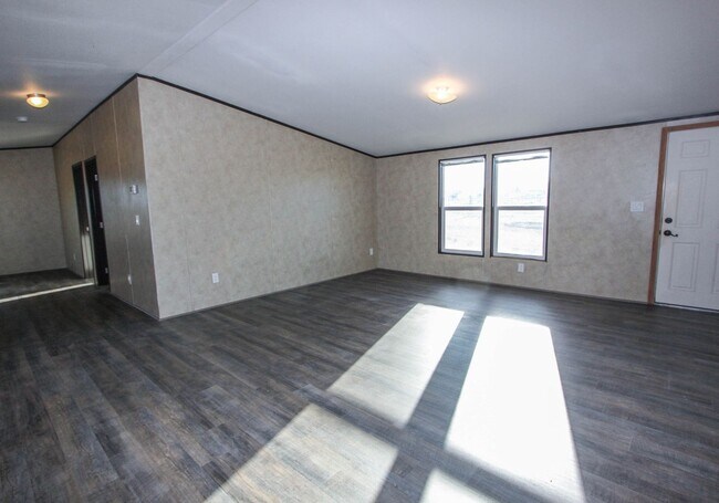 Building Photo - Horse Property on 3.3 Acres - MOVE IN SPECIAL