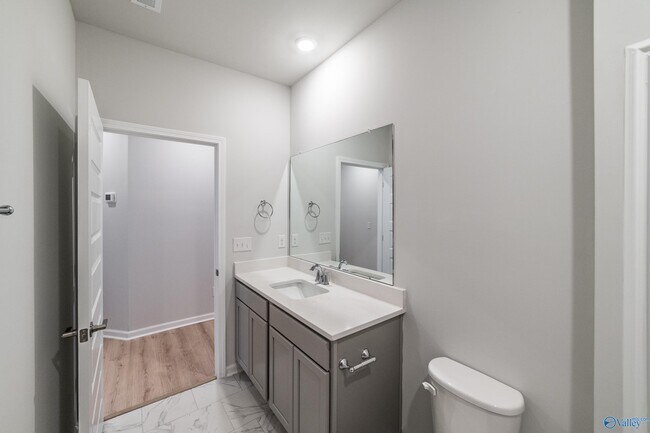 Building Photo - 14976 Greenleaf Dr