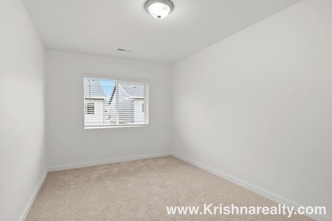 Building Photo - Beautiful 2021 Modern Build | 3 Bed | 2.5 Bath | Stylish Townhome in Laurel Woods