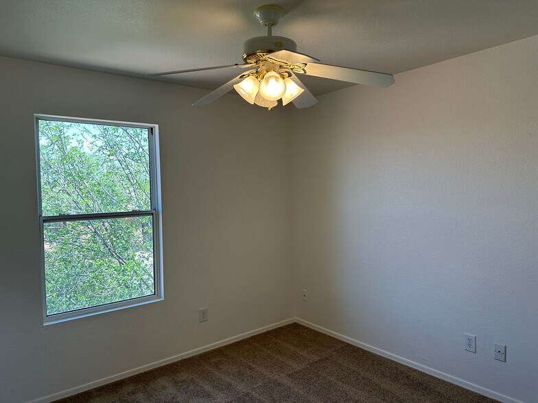 Building Photo - 3612 E Mecate Rd