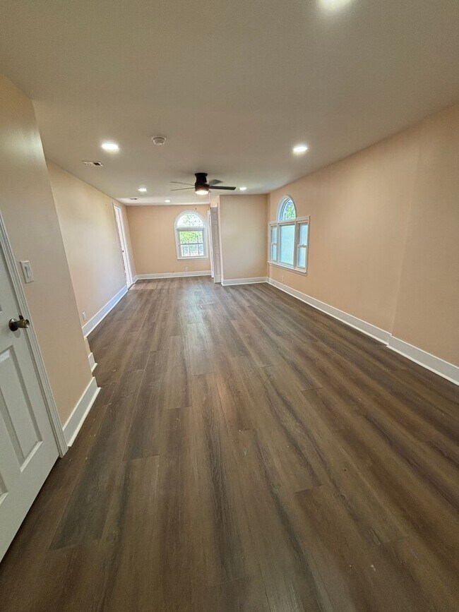 Building Photo - Newly Renovated Stunning Home