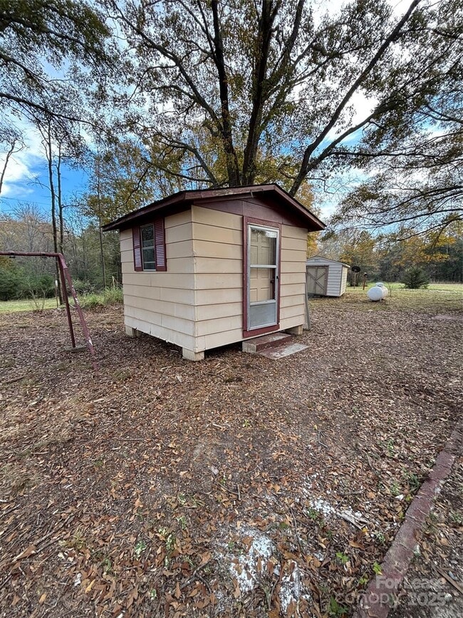 Building Photo - 242 John C Rd