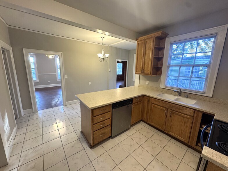 Building Photo - 1020 Cherry Hills Ct