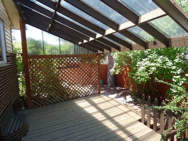 Building Photo - Great Home in a Quiet Neighborhood