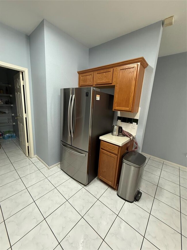 Building Photo - 2562 Vernell Way