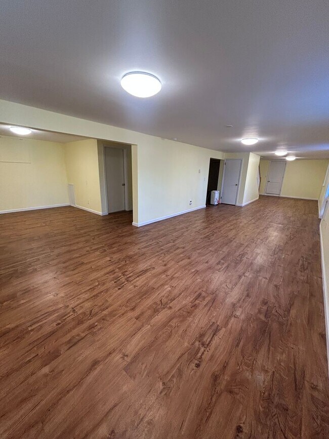 Building Photo - 3 bedroom, 3 bath house located in Park Forest