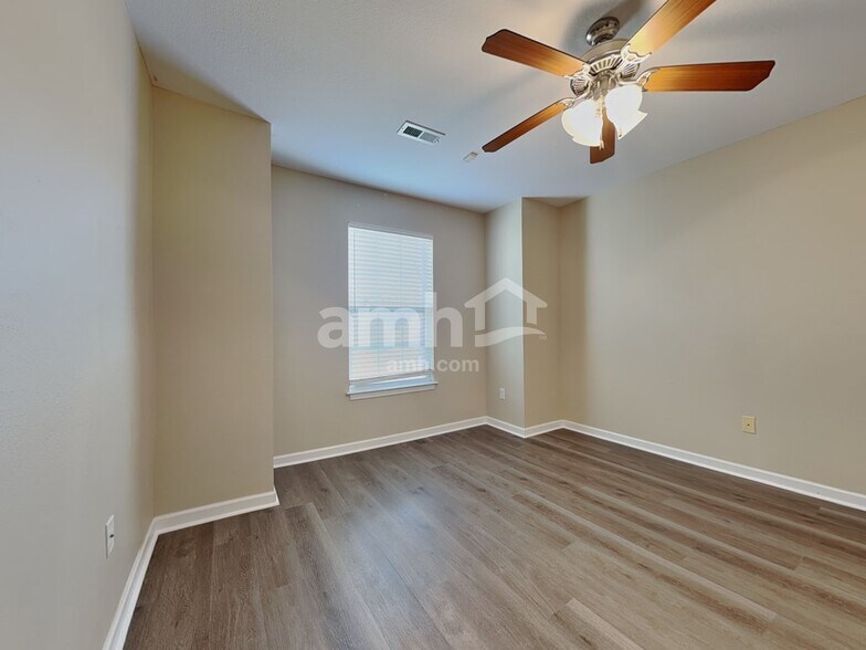 Building Photo - 10429 Kentwell Rd