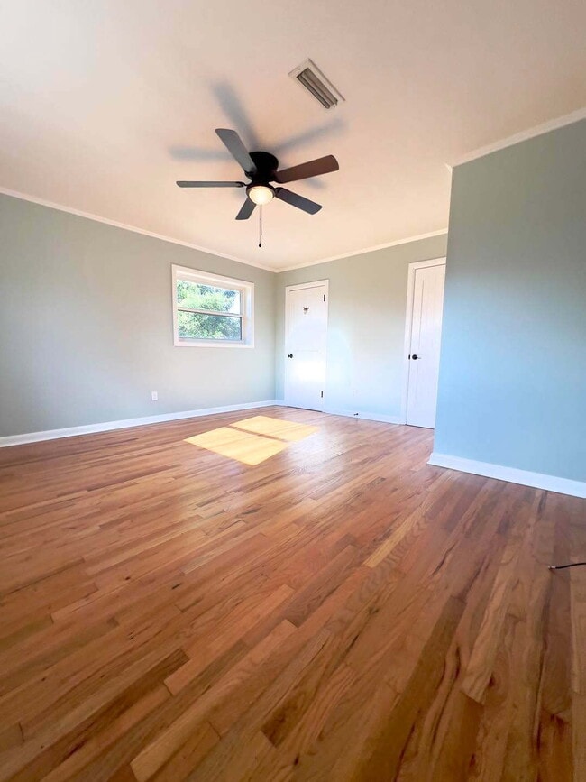 Building Photo - 1337 Broad St