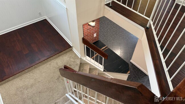 Building Photo - 5 Viburnum Ct
