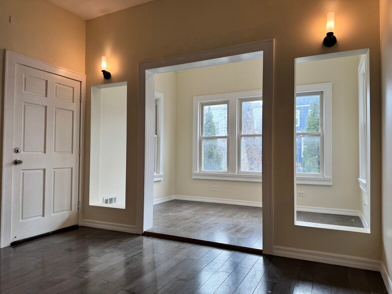 Building Photo - 1714 N Troy St