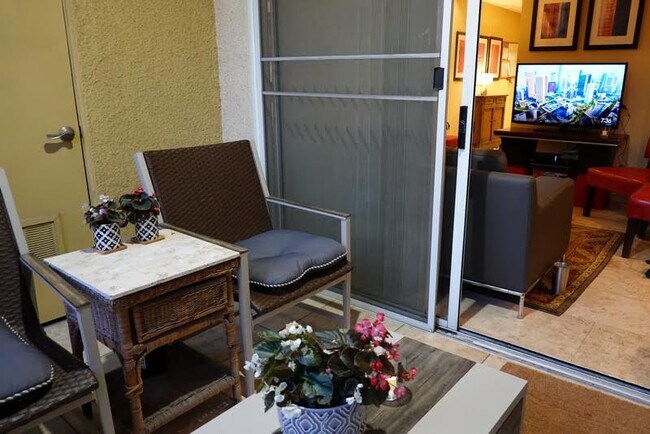 Building Photo - 270 E Flamingo Rd