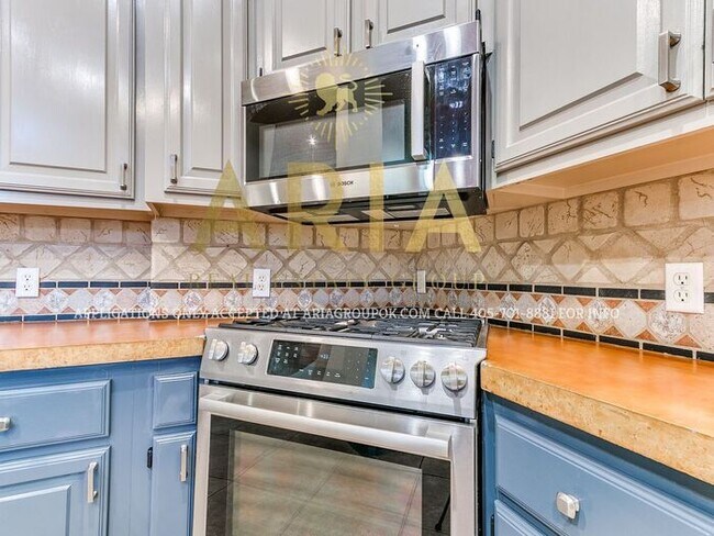 Building Photo - STUNNING 3 BED/2.5 BATH BROOKHAVEN DUPLEX!...