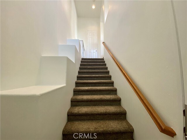 Building Photo - 2750 E Oak Hill Dr